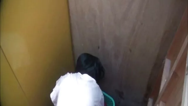 Jolie brune prend porn francais mere et fils de grosses bites dans ses trous et ses mains