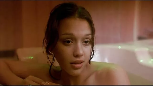 La brune lèche la chatte d'une blonde en bas meres et fils porn
