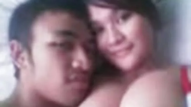 Une jeune nana suce une bite à porn belle maman une japonaise dans la ruelle