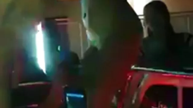 Pipe brune pornomere et fille inexpérimentée à gros mec