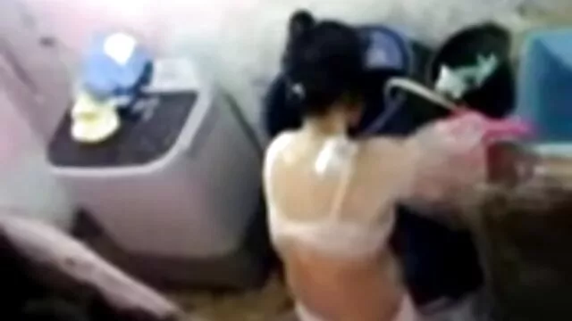 Je suis venu sex maman russe au casting, mais j'ai dû jouer avec un gode