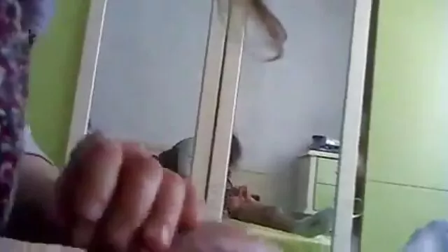 Jeune salope en latex caresse son il baise sa maraine entrejambe