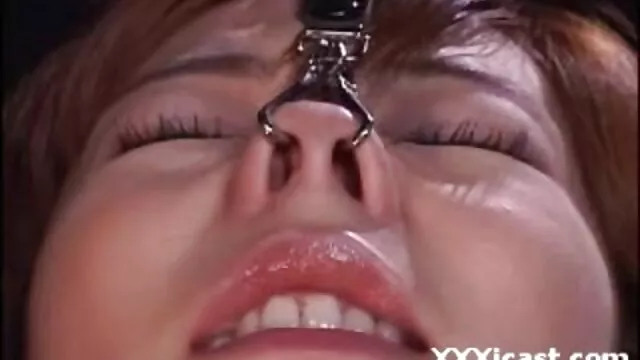Superbe blonde sexe entre mère et fils s'est amenée à l'orgasme