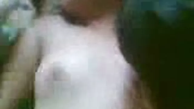 Le mec baise une chienne sexy dans une une mere et sa fille se font baiser chatte poilue