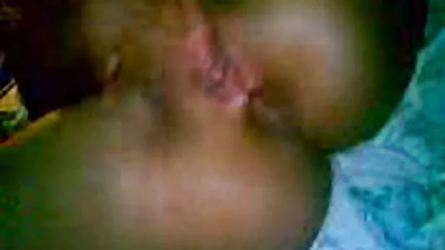 Blondie travaille dans un service de sexe porn mere et son fils par téléphone