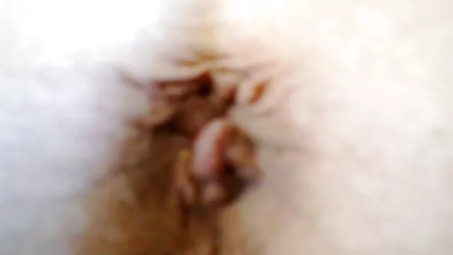 Jeune fille pisse dans maman xxnx les escaliers