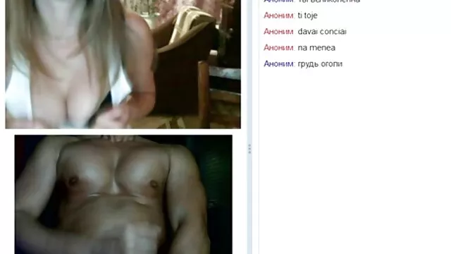 Le free sex maman garçon est entré dans une orgie de transsexuels