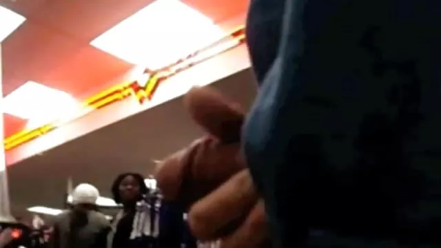 Un garçon allemand se baise avec un gode épais dans le cul mere et fils xxxx