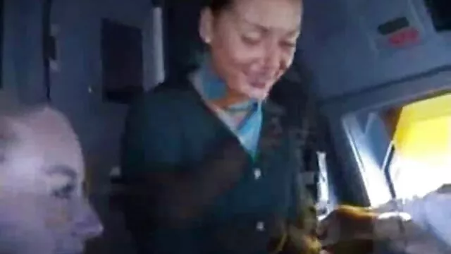 Un nègre rencontre une femme mulâtre dans le garage souterrain et l'invite maman et sa fille xxx dans sa hutte. La salope se rend vite compte de ce qui est quoi et, en exposant d'énormes seins, prend une succion de premier ordre!