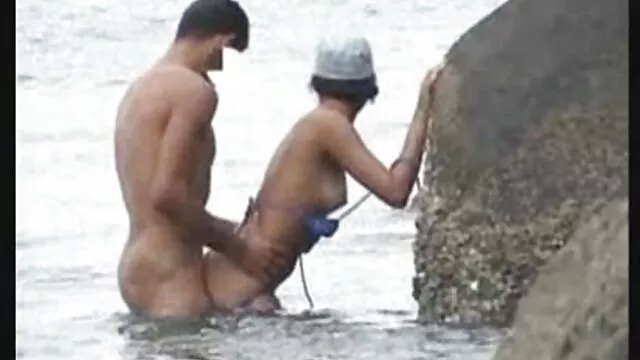 Le mec a sucé la bite de manière amicale video sexy mere fils