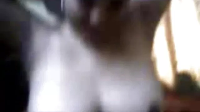 Superbe chienne baisée maman video sex en levrette