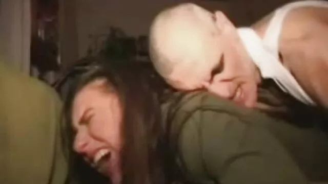 Le mec a emmené la blondie au village et lui a fille mere porn donné un gang bang dur