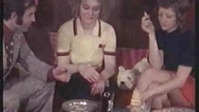 Fille asiatique s'assit avec sa chatte poilue sur la bouche de son sex gratuit mere et fils amant