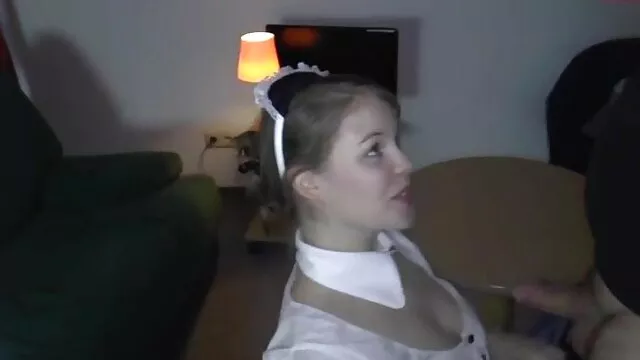 Blonde en bas suce une maman porn video bite