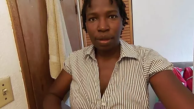 Une pluie dorée xxx mère et fils dans un puissant ruisseau coule des chattes de miettes
