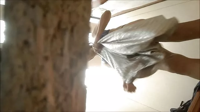 Au début, les filles préfèrent juste s'amuser, se regarder dans la culotte de fille et mere porn l'autre, puis cela se transforme en un plan plus intime, les filles organisent un vrai spectacle lesbien