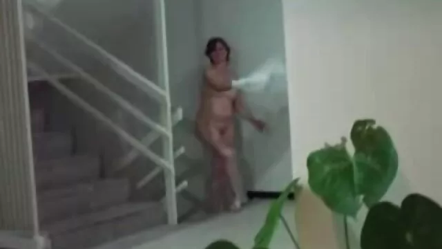 Chatte rose sex maman italien juteuse caressée