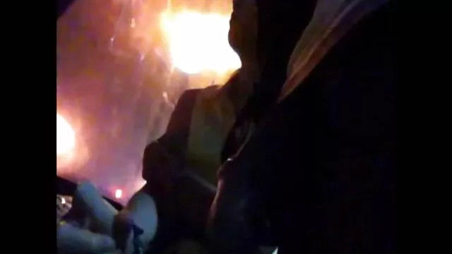 La blonde sur baise mere hotel la cabane de réforme est tirée par deux clochards