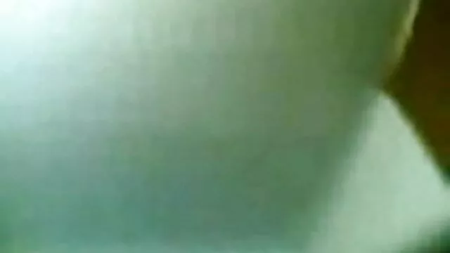 Poussé une bite dans la bouche d'une blonde xxxnx maman