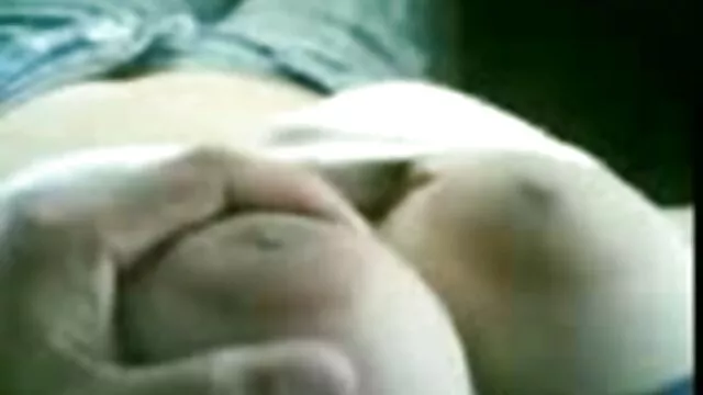 Le sex com maman mec baise une brune aux gros seins