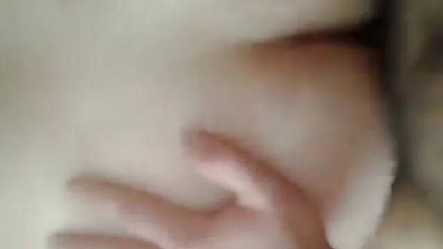 Deux mignonnes sexy mére porn ont séduit un homme et lui ont fait une pipe