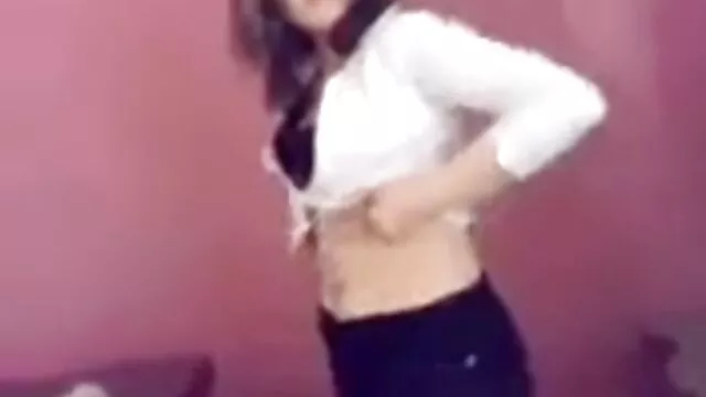 Petite amie baise par derrière et sexe entre mere fils jouit en levrette