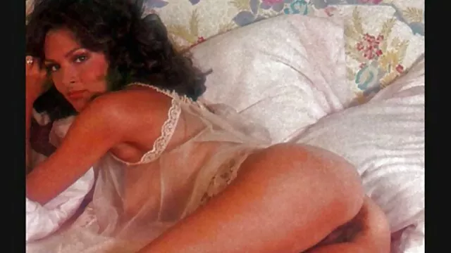 Niger a baisé une fille latine dans la bouche et l'a porn mom et fils nourrie de sperme