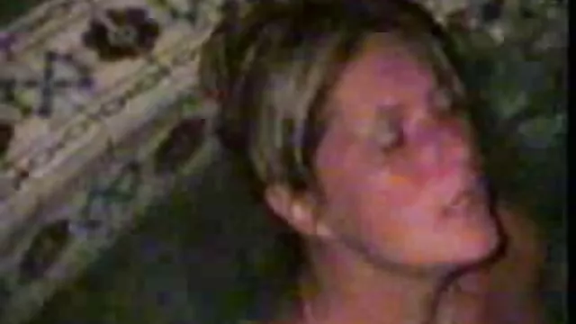 Emanuela sexe entre mere et fils magnifique blonde se caresse