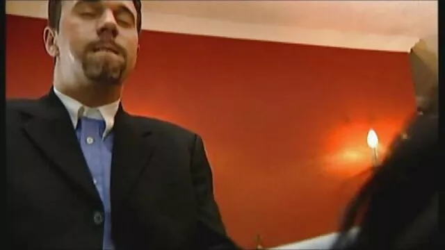 Deux mecs ont une salope dans tous les maman et son fils porn trous
